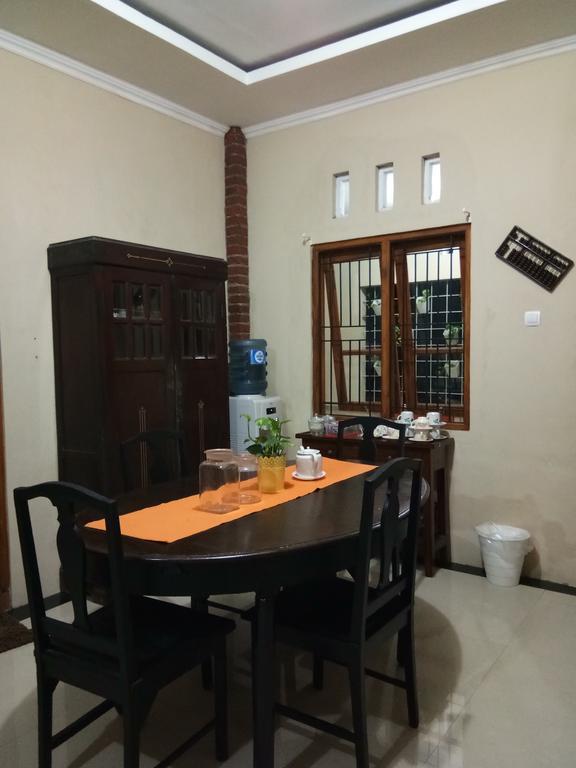 Ndalem Eyang Dwijo Yogyakarta