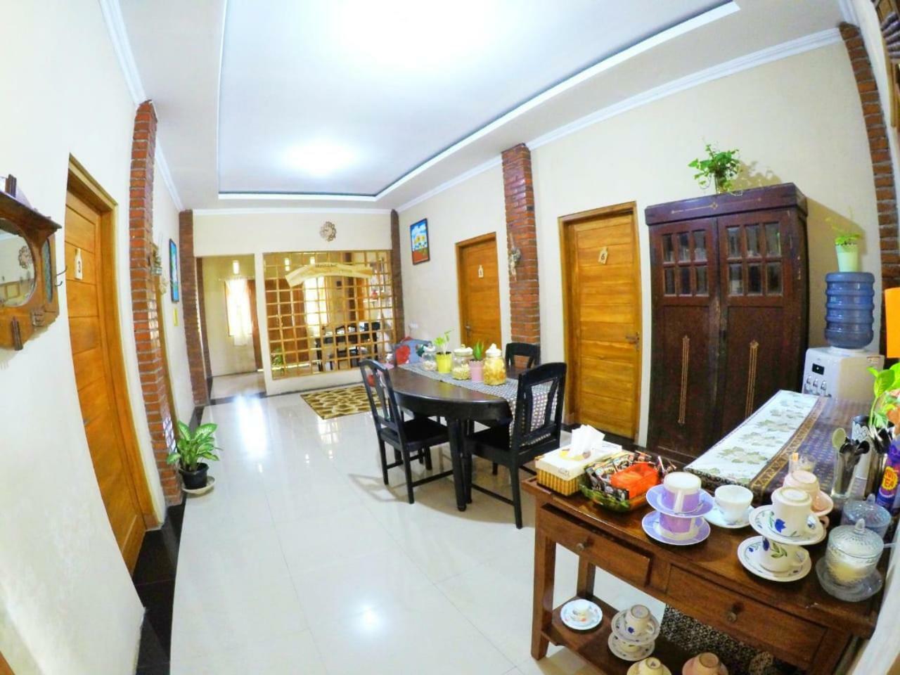 Ndalem Eyang Dwijo 2* Yogyakarta